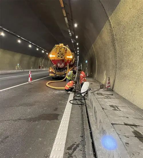 周口隧道排水渠清淤